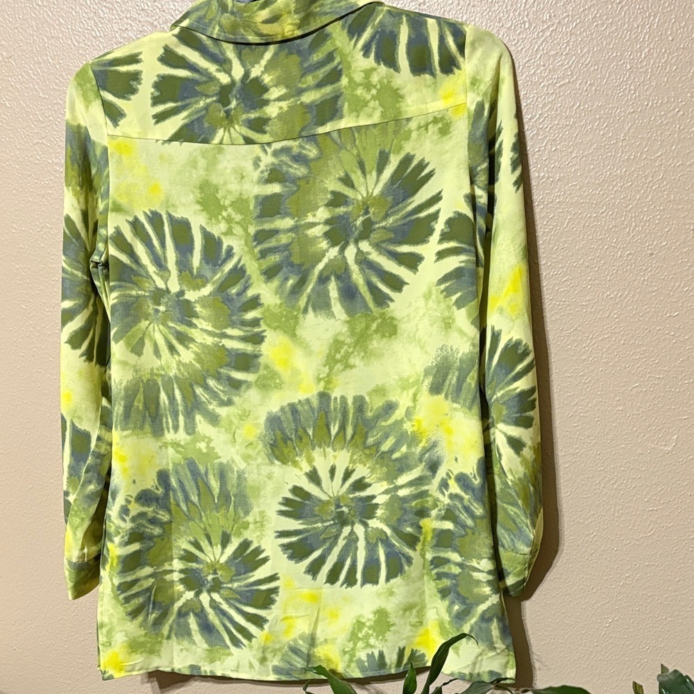A.Z.I Women's Tie-Dye Button Down Shirt - Picture 10 of 13